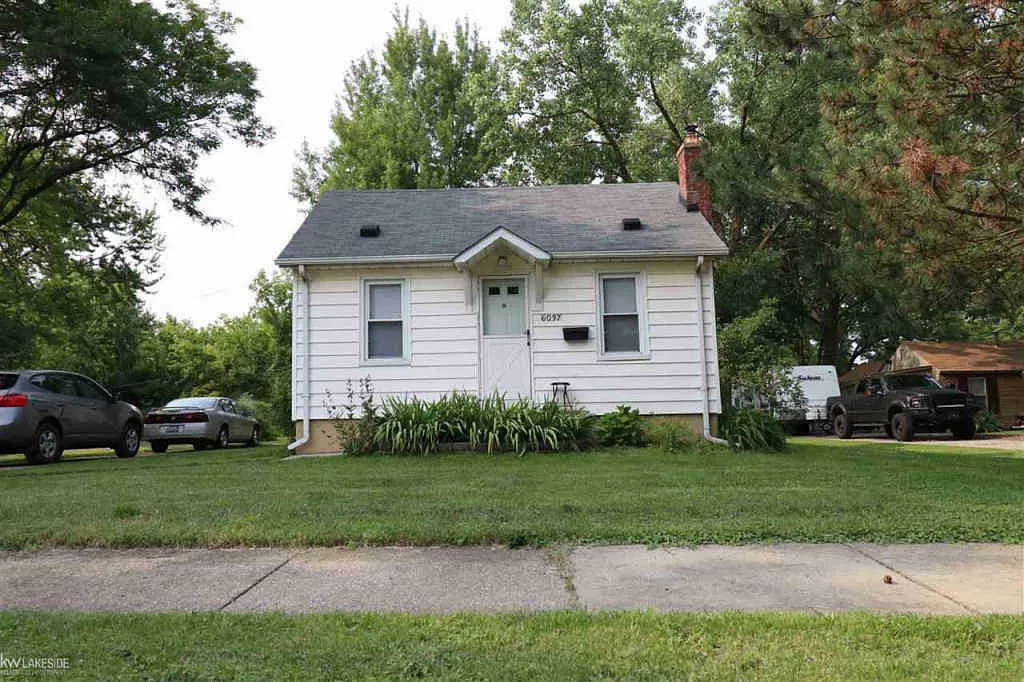 6037 Voerner Ave photo 1