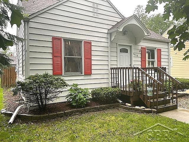 1st image of 3419 Binscarth Ave
