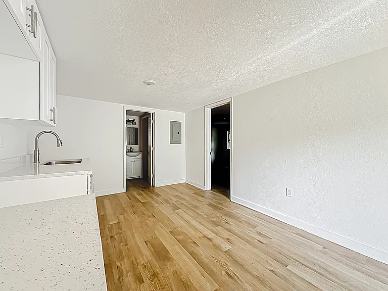 844 Tyler St — Photo 10