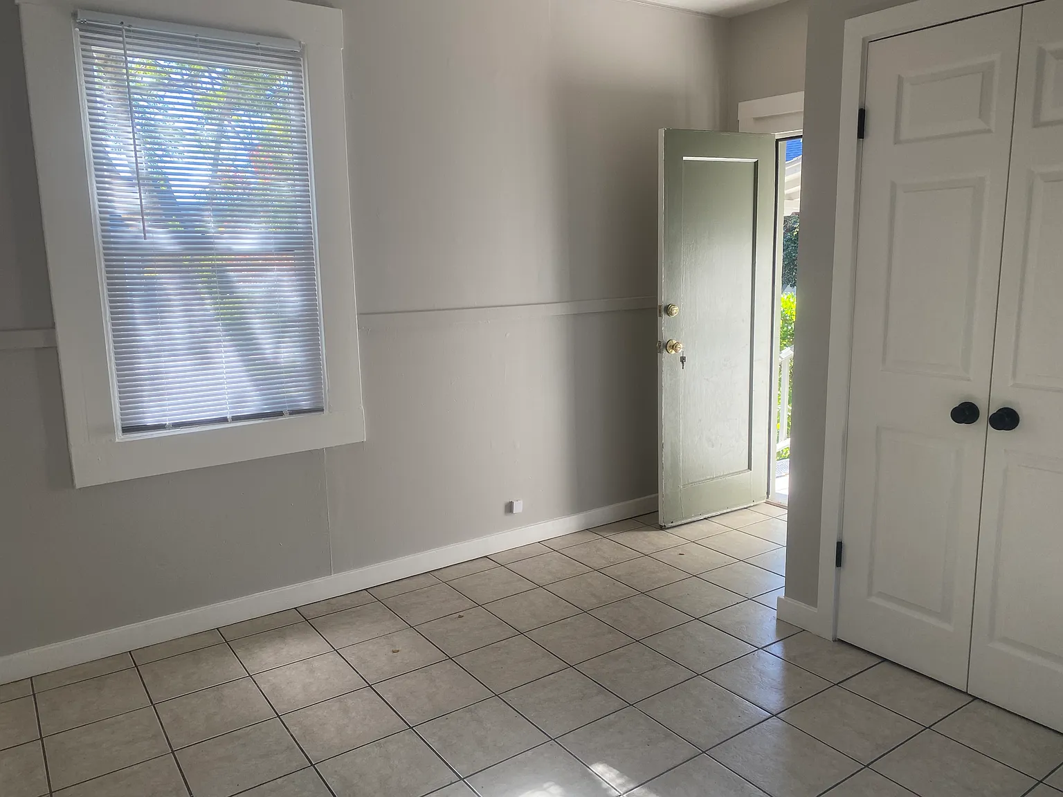 Blackburn House Apartments — Photo 2