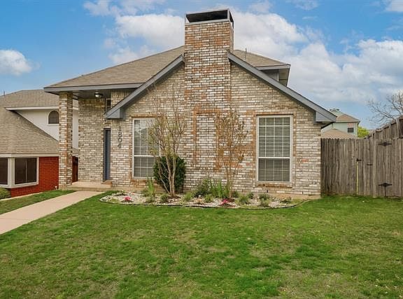 3rd image of 1804 Green Oak Dr