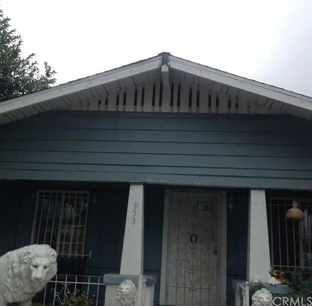 1st image of 953 W 62nd St