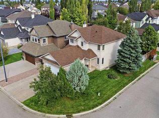 198 NW Cranwell Close SE, Calgary, AB T3M1A9
