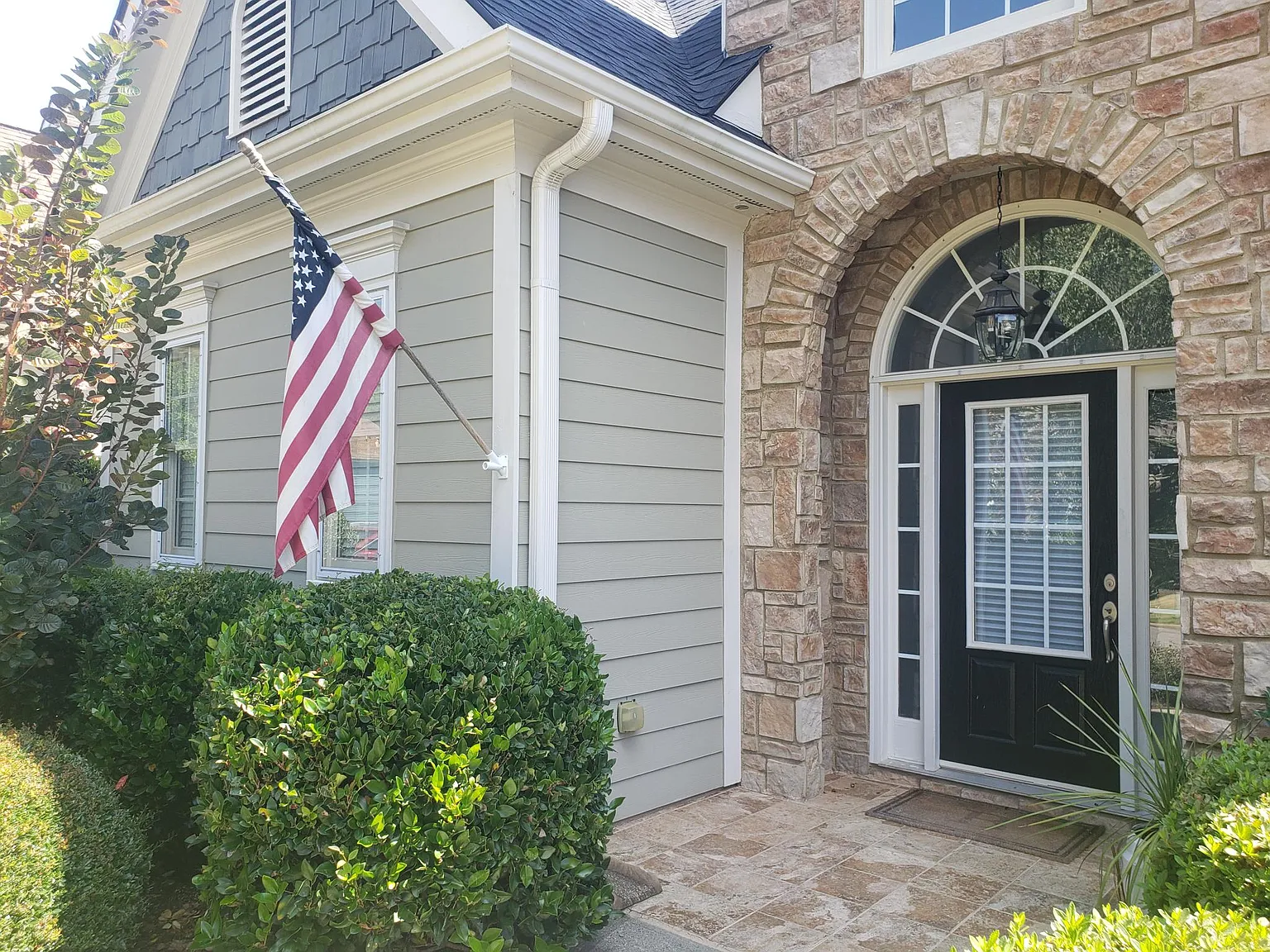 4 bed, 2654 sqft, $3,200 — Photo 3