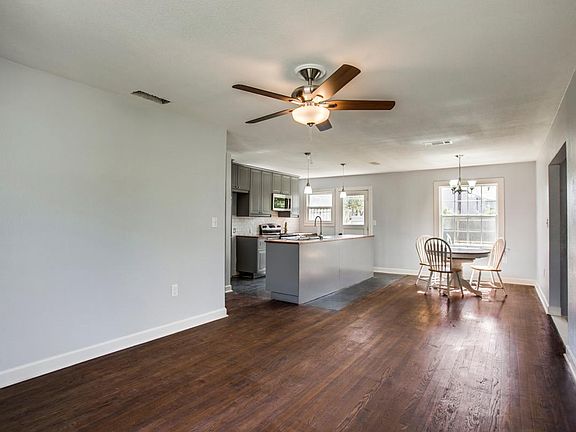 Open kitchen/dining room