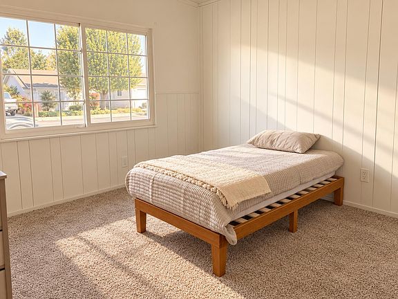 5th image of 834 Daisy Ave