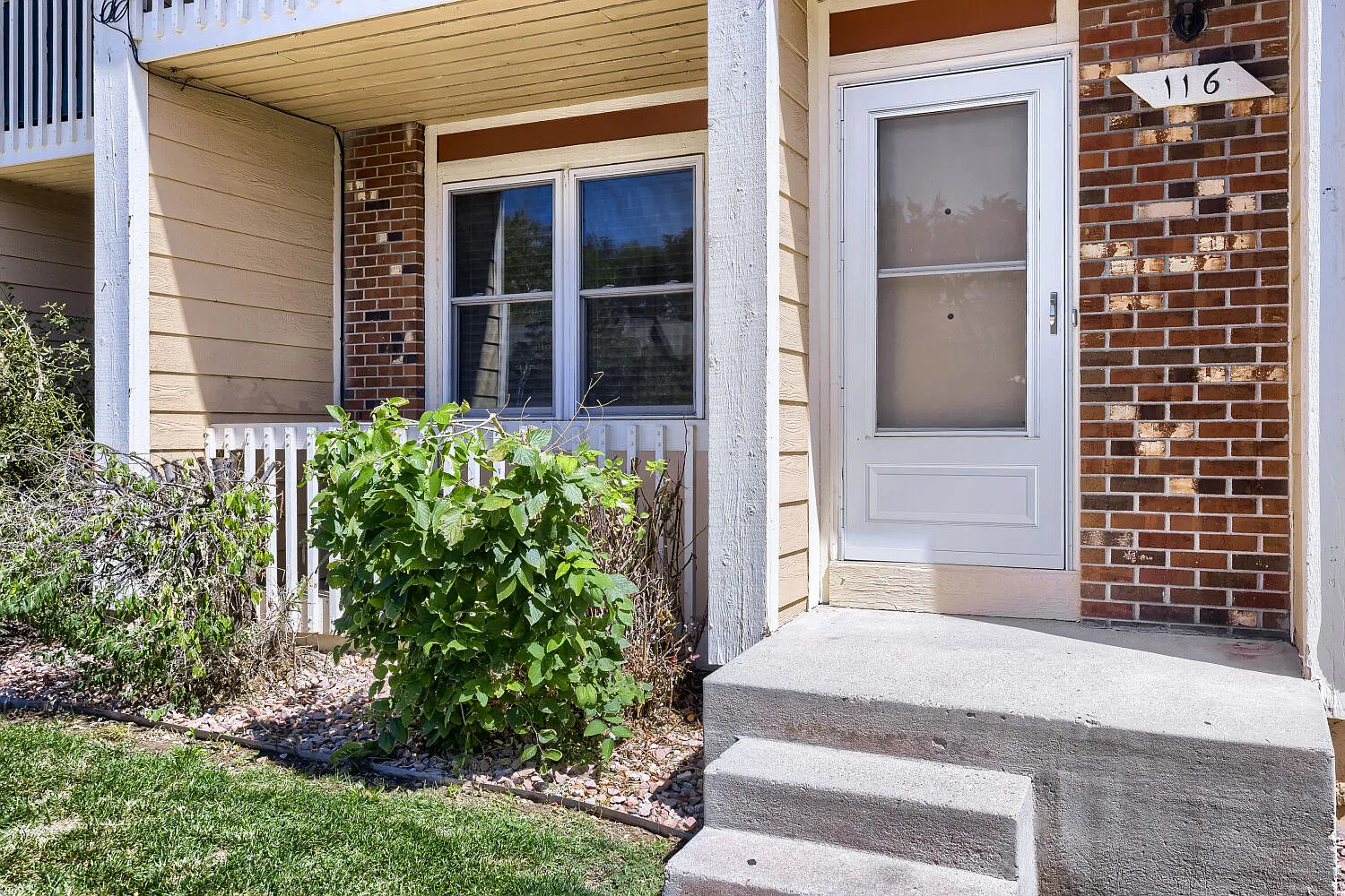 4 bed, 2.5 bath, 1920 sqft, $2,800 — Photo 2