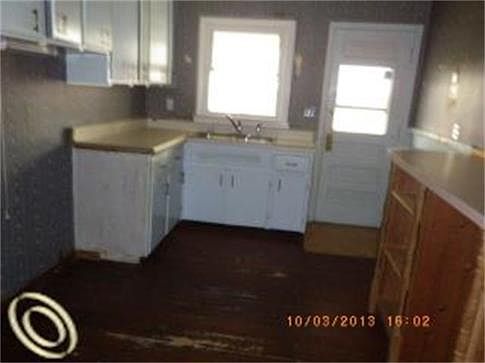 3rd image of 654 N Linville St