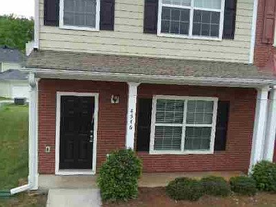 2nd image of 4546 Parkview Sq