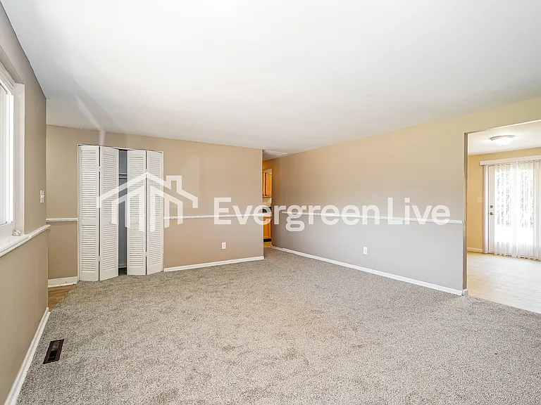 6868 Gilette Dr — Photo 4