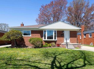 21601 Arrowhead St, Saint Clair Shores, MI