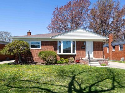21601 Arrowhead St, Saint Clair Shores, MI, 48082