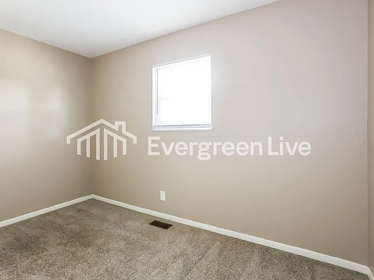 2422 Sharon Ave — Photo 13