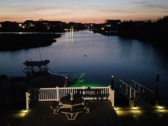 Dusk the green fishing light