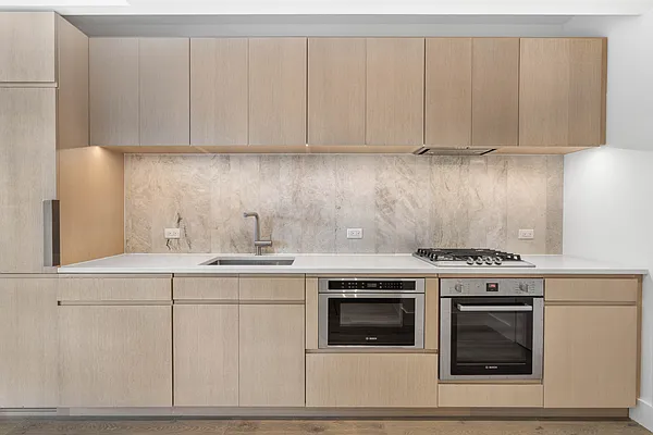 Rented by Honest NY Realty LLC | media 4