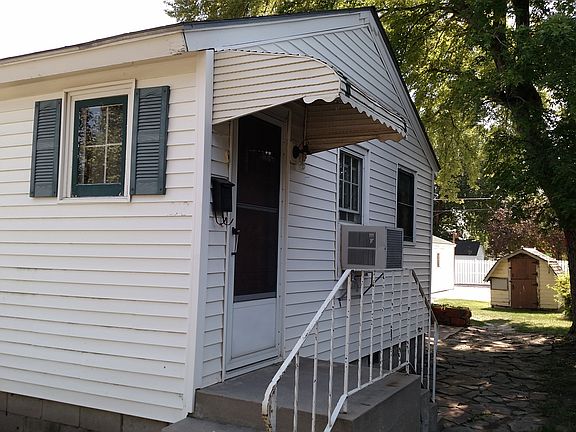 2nd image of 218 W 29th St