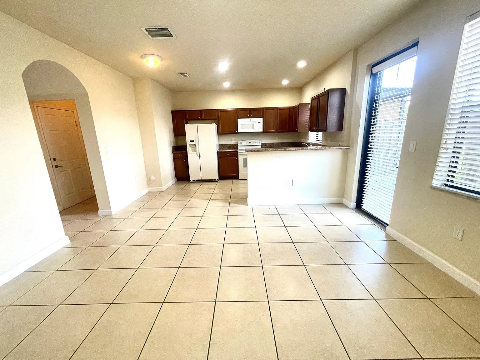 3 bed, 2.5 bath, 1535 sqft, $2,800 — Photo 3