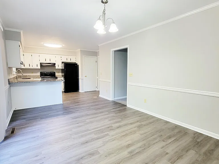 830 Larch Way #1 — Photo 5