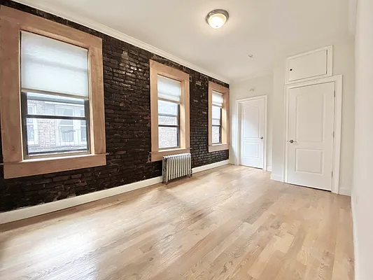 Rented by Bond New York | media 19