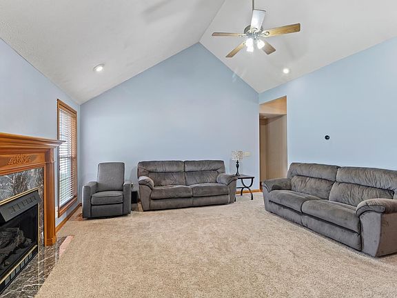 5th image of 309 Spicywood Dr