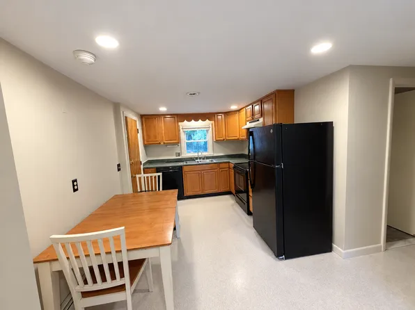 10 Glen Ave APT 1R, North Smithfield, RI 02896