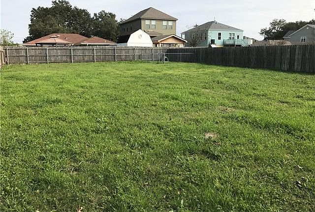 1st image of 6123 Charlotte Dr