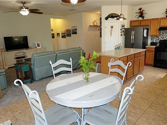 5th image of 806 Parker Den Dr