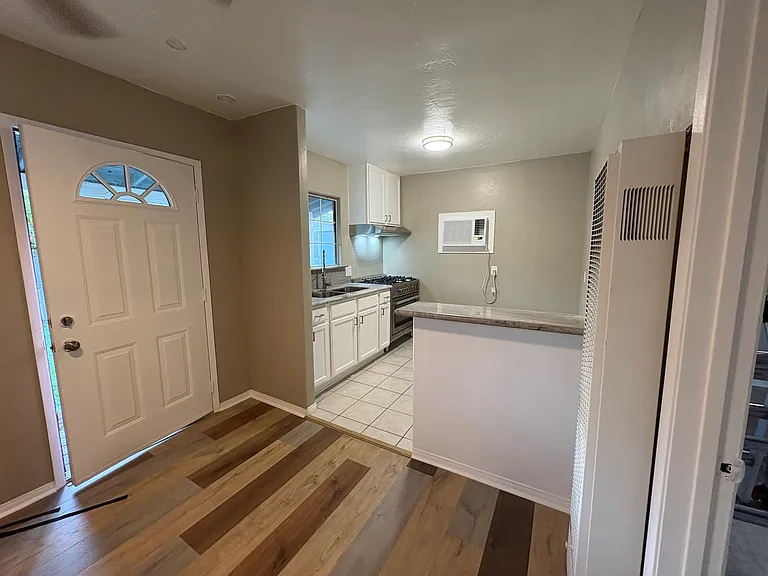 412 W B St #B — Photo 1