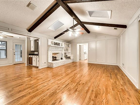 4th image of 3306 Oak Hill Dr