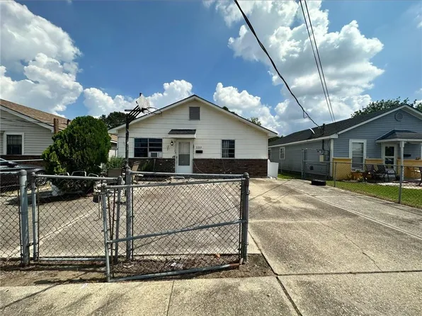 2319 Newton St, Gretna, LA 70053