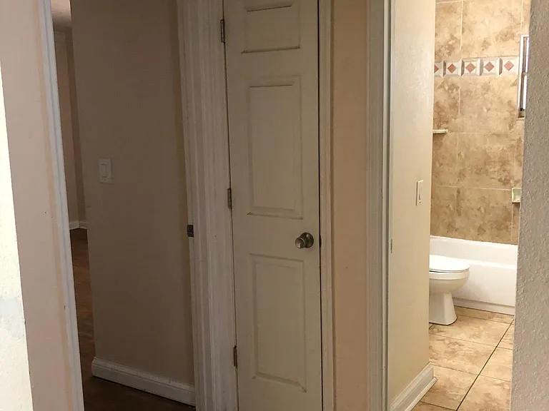 Bethroom 2 and Bathroom entrances