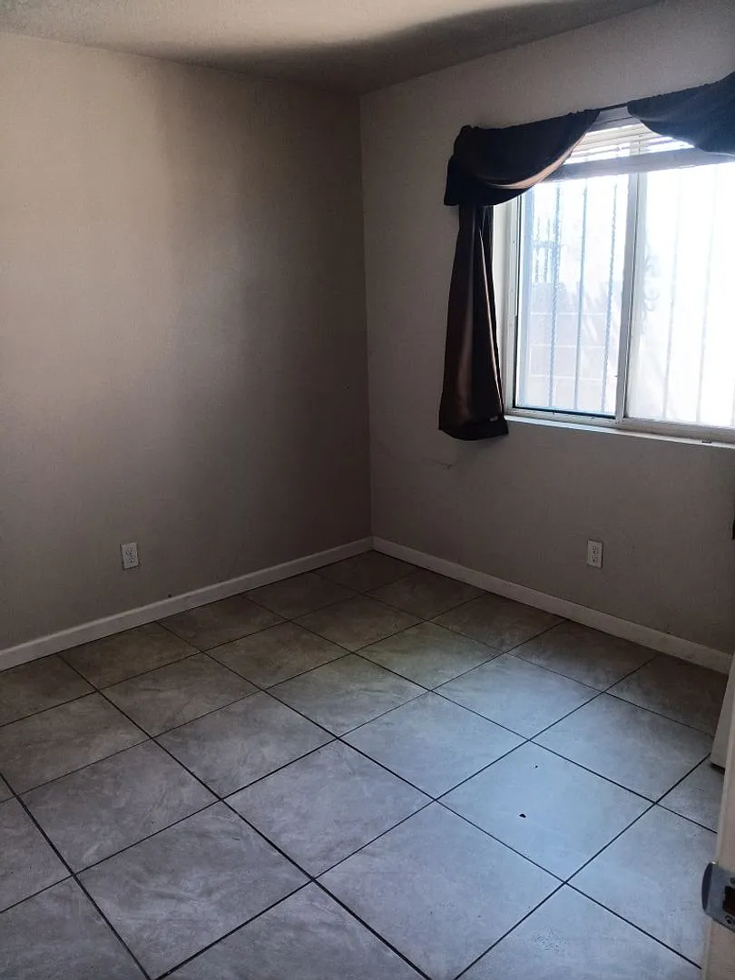 320 Grove St NE — Photo 4