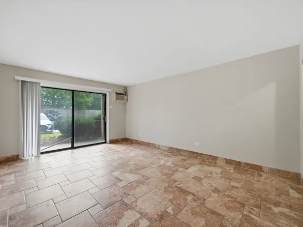 8469 Archer Ave APT 104, Willow Springs, IL 60480