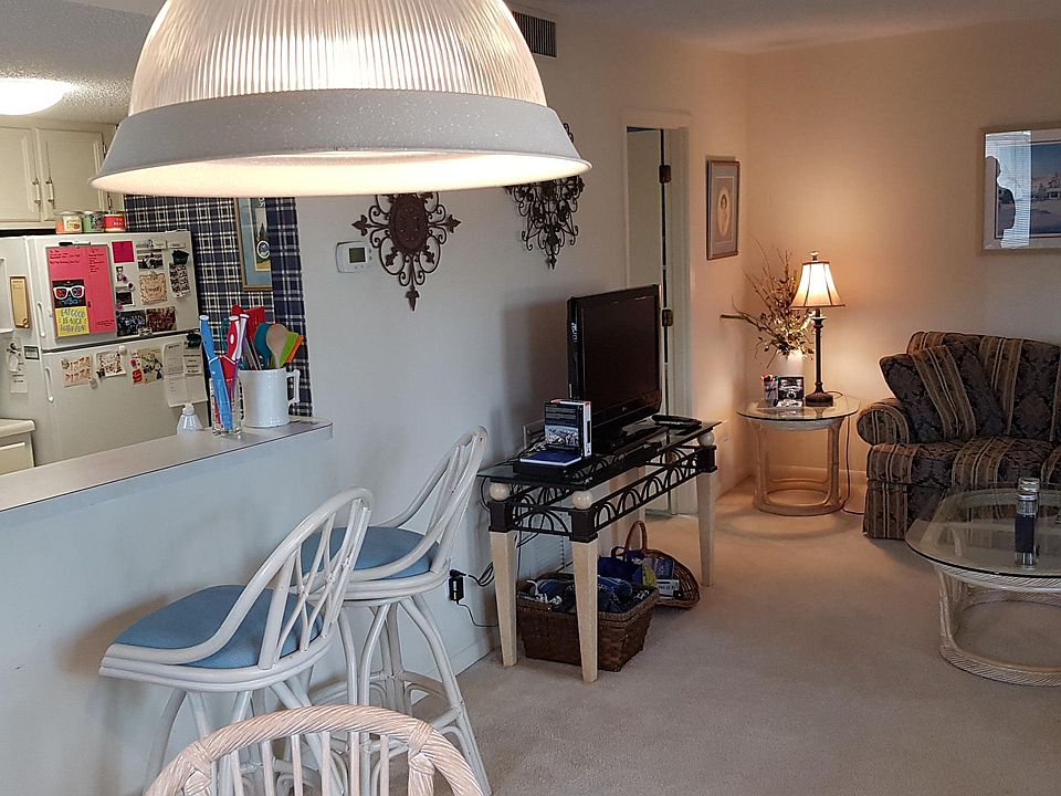 2nd image of 10 Pine Tree Rd Unit 234