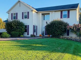 3 Mattock Pl, Pittsford, NY 14534
