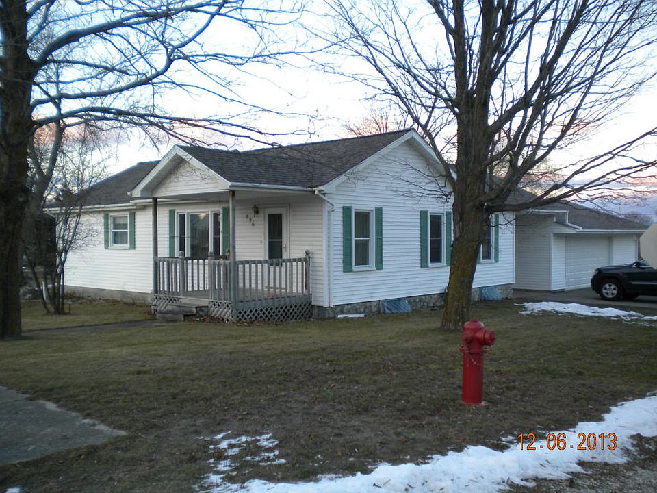 1st image of 696 S 2nd St