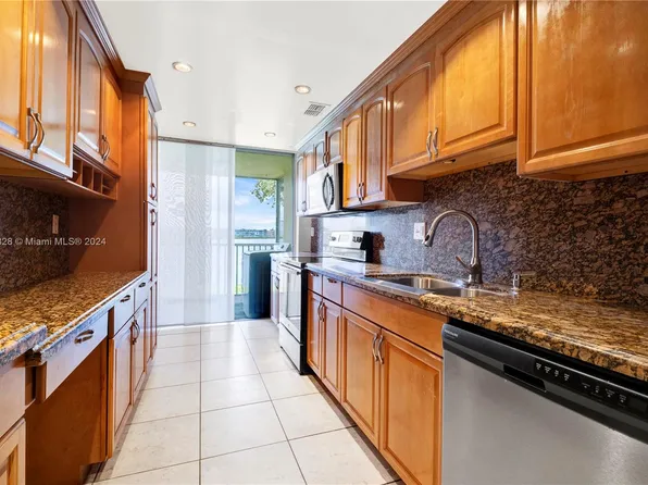1750 NE 191st St APT 200-1, Miami, FL 33179