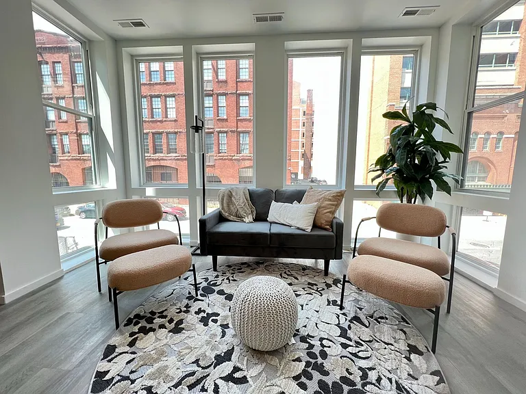 725 W Pratt St. — Photo 1