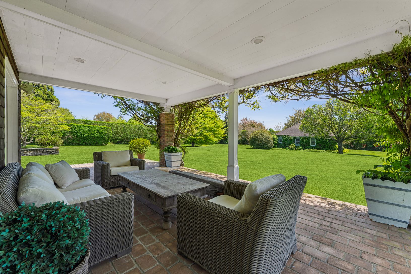  Covered patio