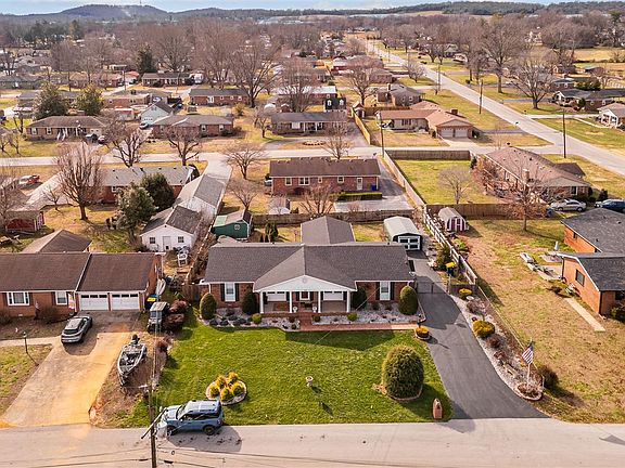 3rd image of 101 Southwood Dr