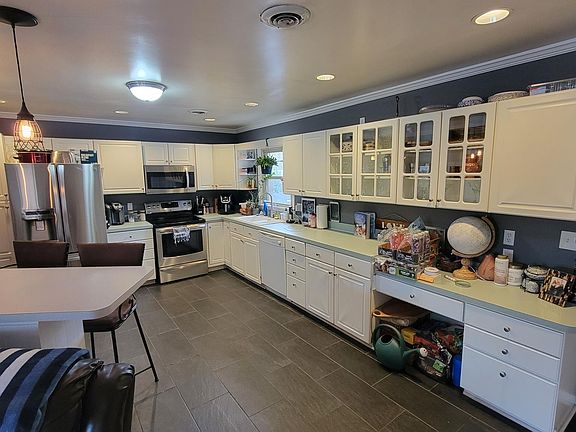 5th image of 4837 Bromfield Ave