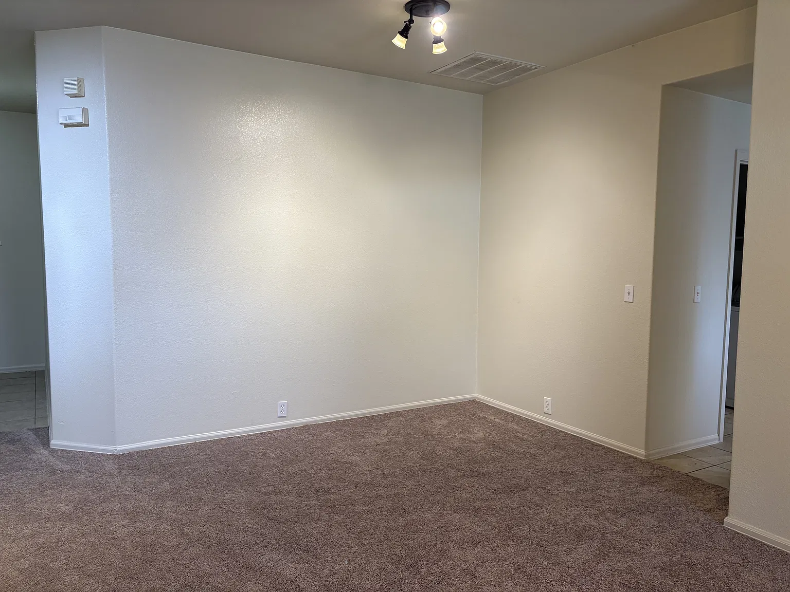 Camelia Parkway 125 -- Stefani - 1 — Photo 4