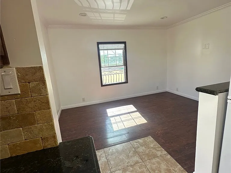 1610 E Chevy Chase Dr — Photo 8