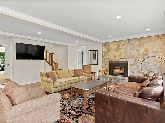 5th image of 30 Carrington Dr