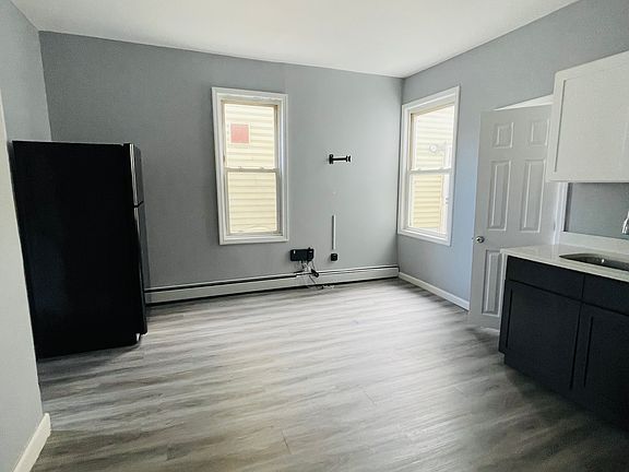 2nd image of 104 Sunset Ave #3R