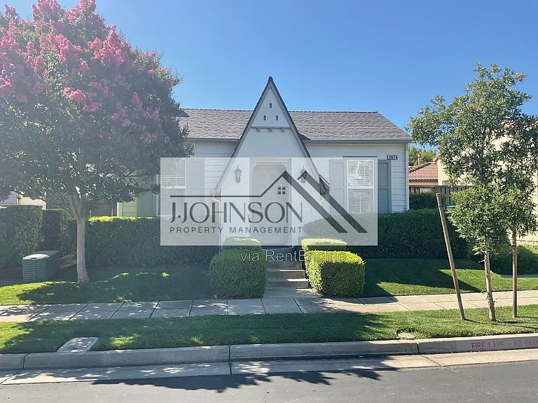 2676 Daisy Ln — Photo 1