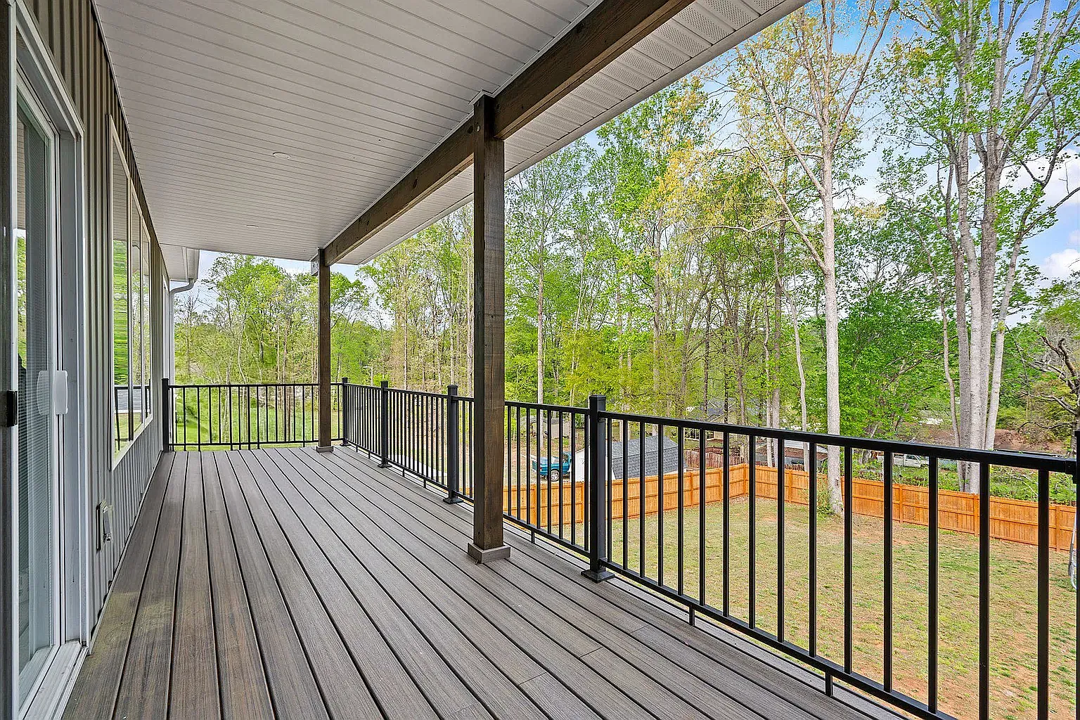 5 bed, 3740 sqft, $2,800 — Photo 4