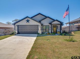 17409 Crossing Cir, Lindale, TX 75771
