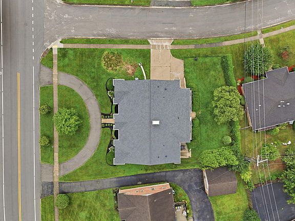 3rd image of 2037-2039 Fontaine Rd