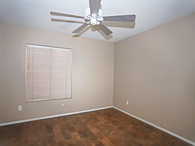 842 N Naples Dr — Photo 23